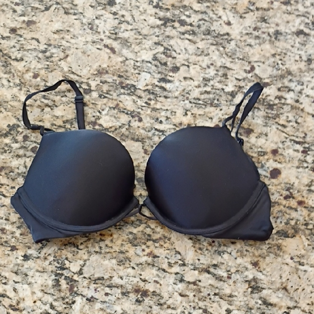 Victoria Secret Miraculous Plunge Bombshell Push-Up Bra